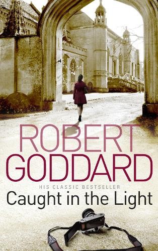 Robert Goddard Caught In The Light (Tascabile)