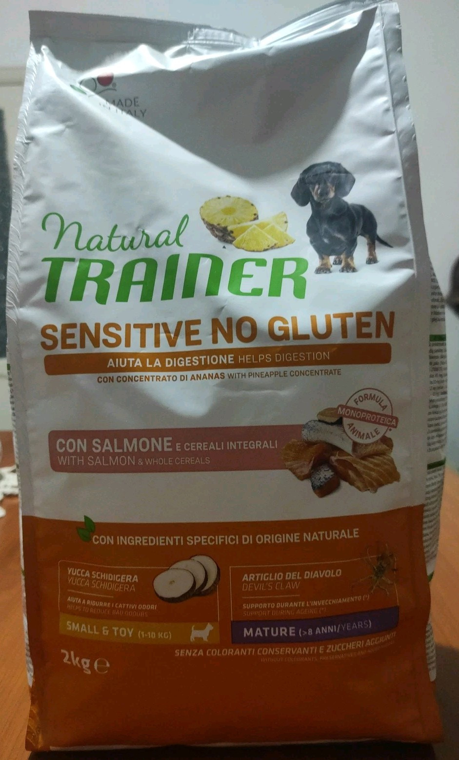 Natural trainer Sensitive cane No Gluten Small & Toy Mature Salmone 2 kg
