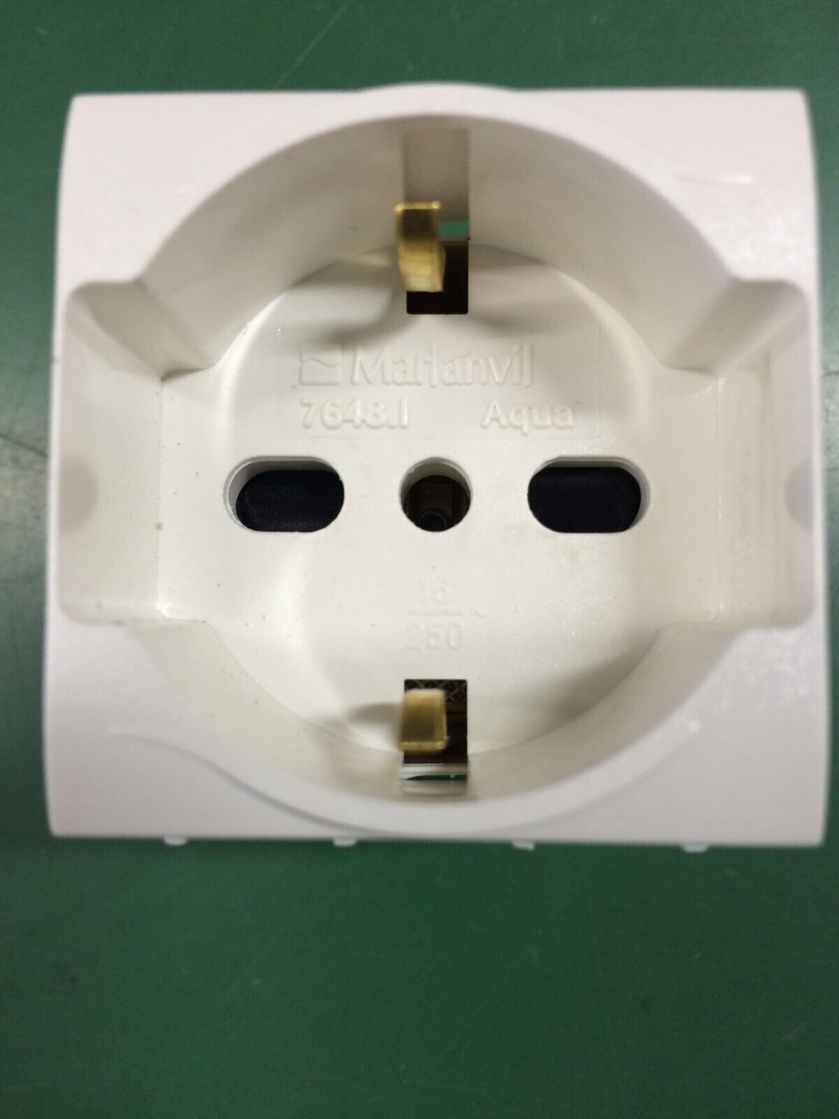 BTICINO N4140/16 COMPATIBILE  LIVING/LIGHT PRESA  SHUKO 16A
