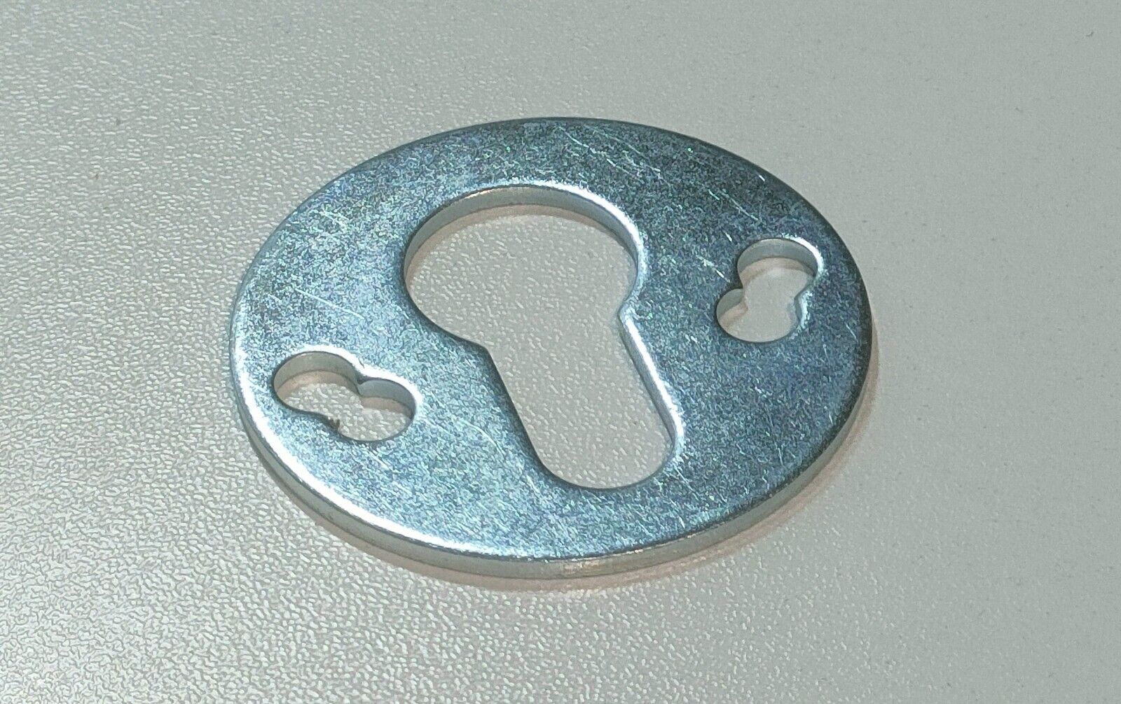Defender spessore universale in acciaio zincato 2 mm per serrature cilindro
