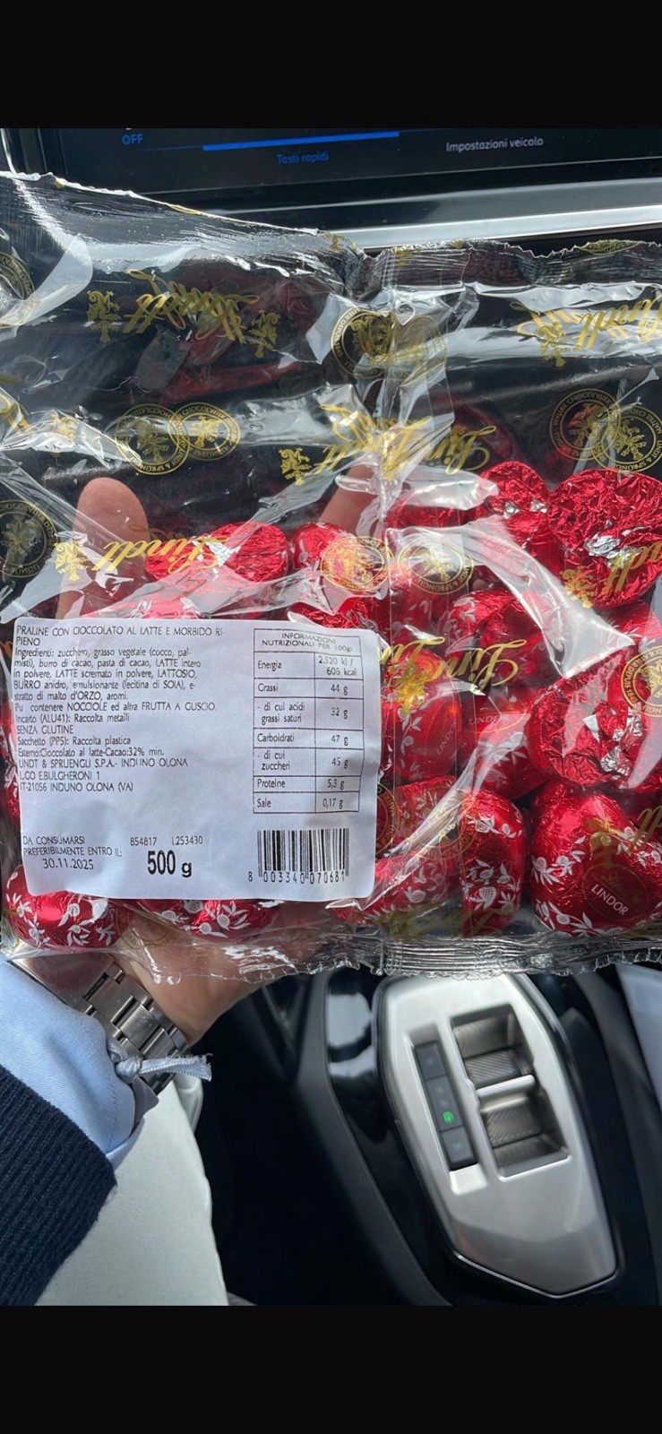 CIOCCOLATINI CUORI LINDT CIOCCOLATO AL LATTE MORBIDO RIPIENO BUSTA DA 500g