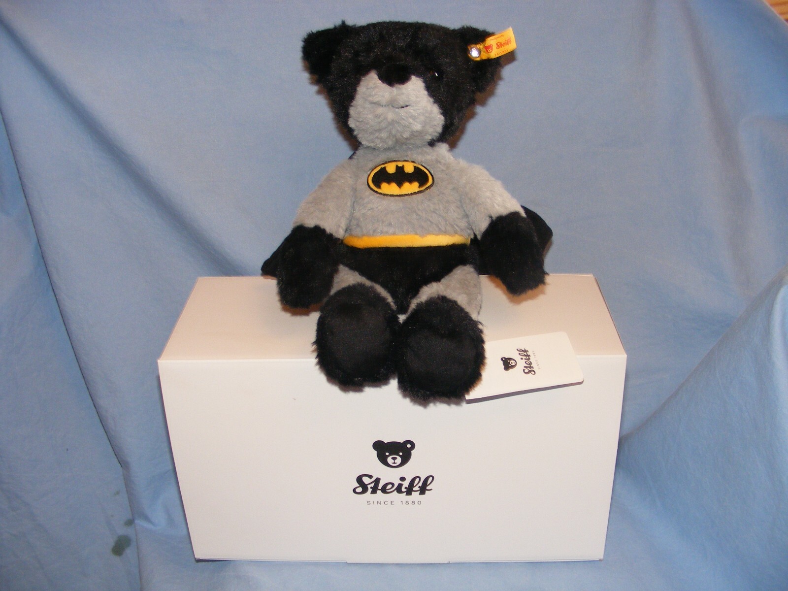 Steiff Batman 114212 Nuovo Steiff Nuovo IN Azione Con Steiff Confezione Regalo