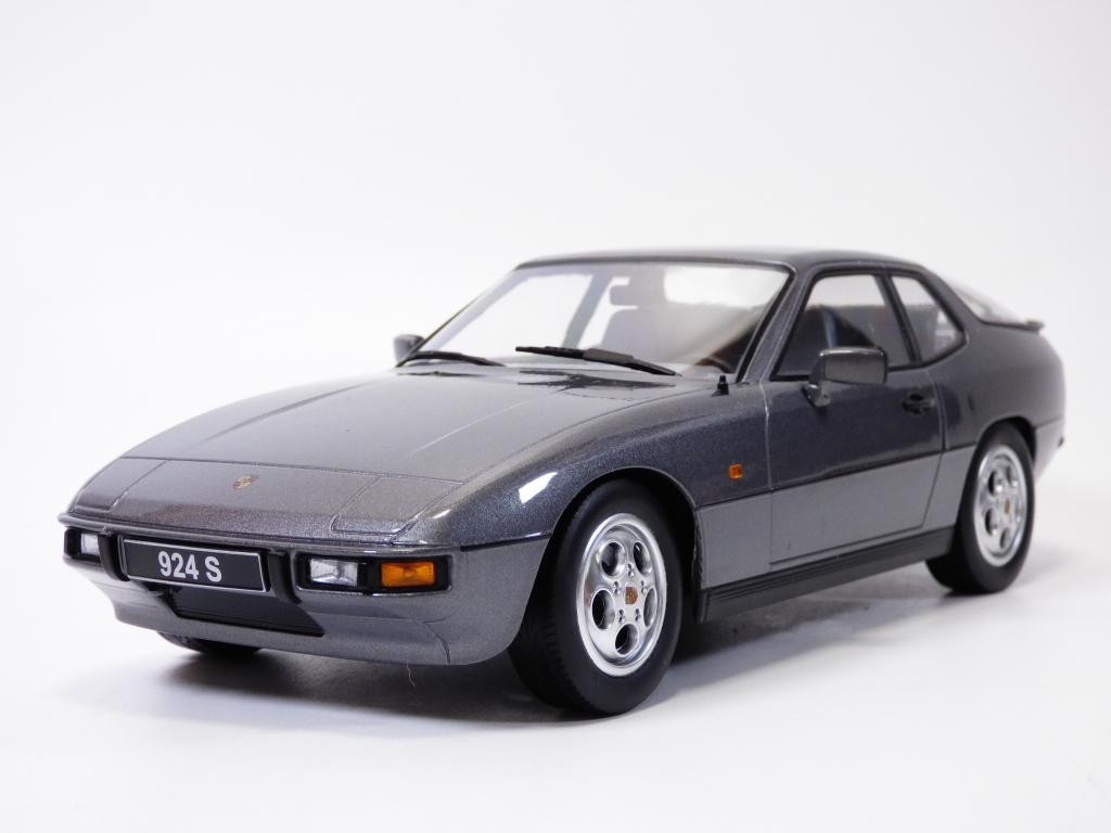PORSCHE 924S anthracite 1/18