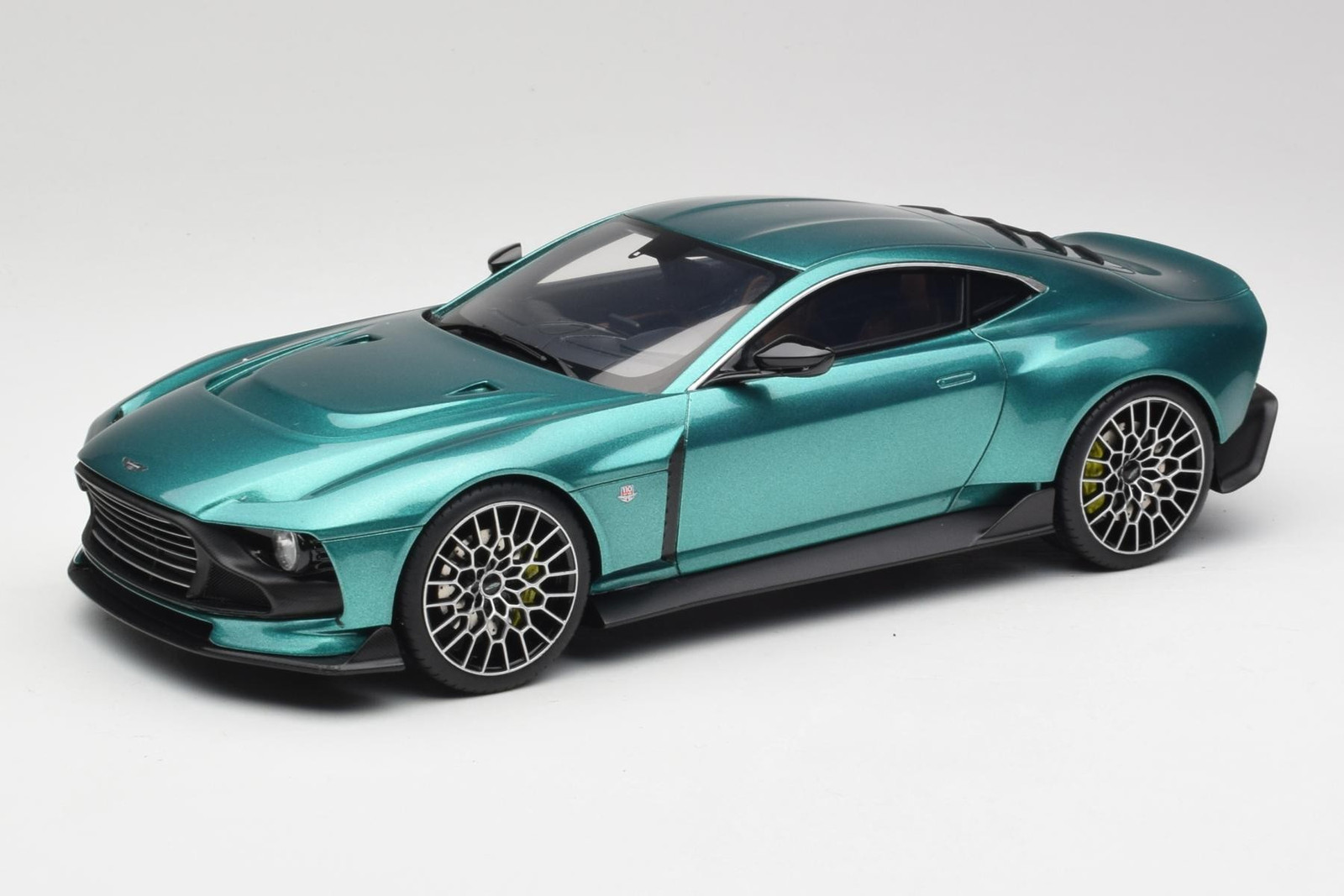 GT480 Aston Martin Valour Racing Green GT Spirit 1/18