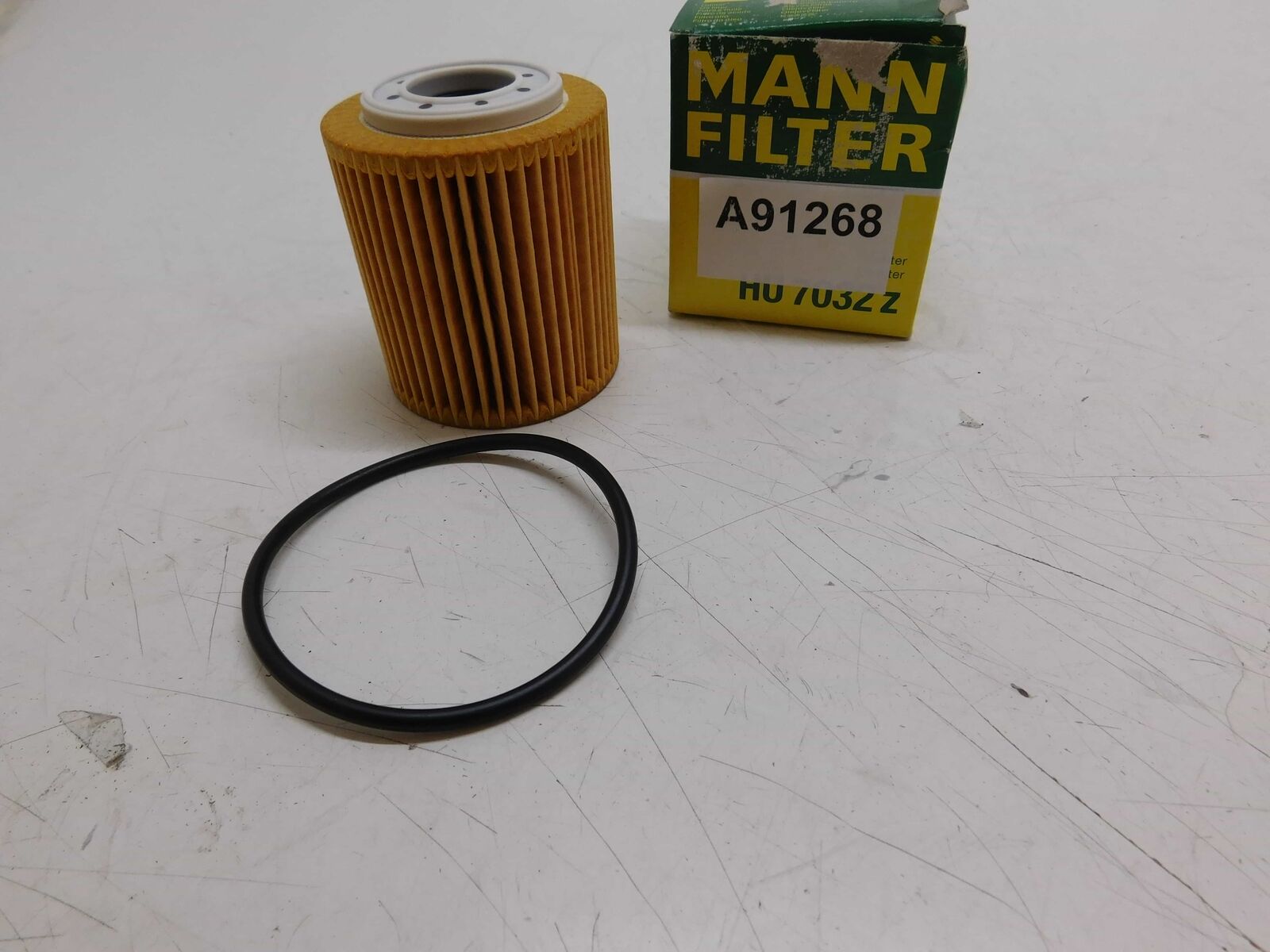 CARTUCCIA FILTRO OLIO OIL FILTER CARTRIDGE CITROEN BERLINGO C3 FORD FOCUS KUGA