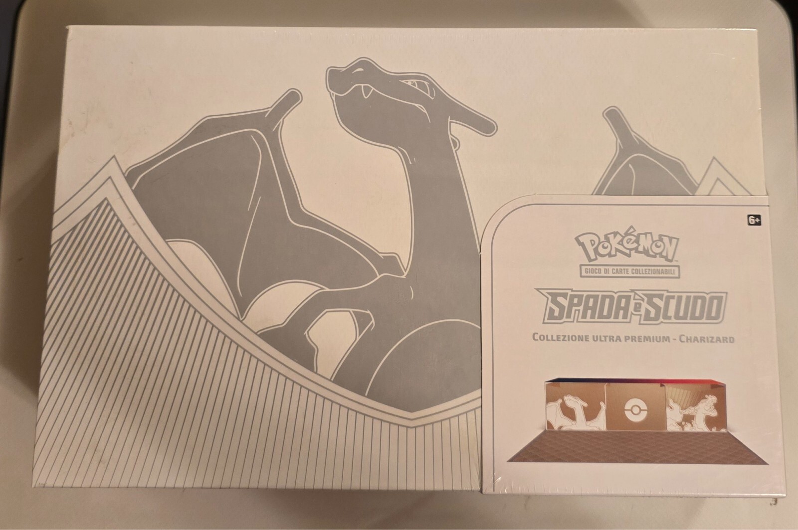 Pokémon Collezione Ultra Premium Spada e Scudo - Charizard