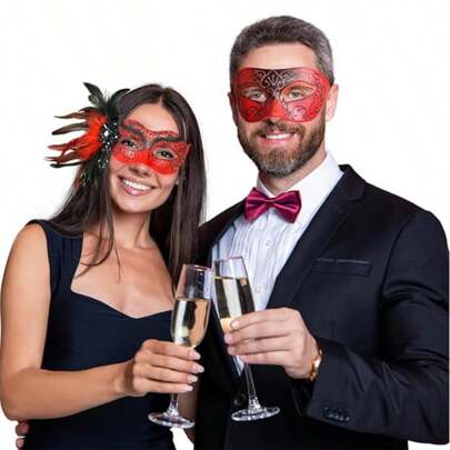 Maschere per coppie, maschere da donna con piume e maschere da uomo in stile veneziano per la festa di carnevale