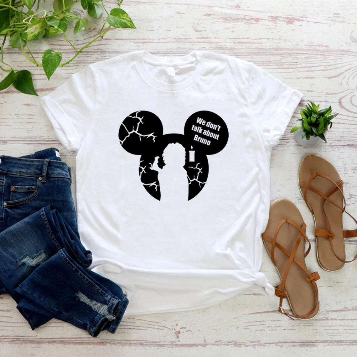 Non Parlare Di Bruno T-Shirt Divertente Bruno Encanto T Shirt Unisex Graphic T Shirt Mirabel Madrigal Camicie Carino Manica Corta Tee