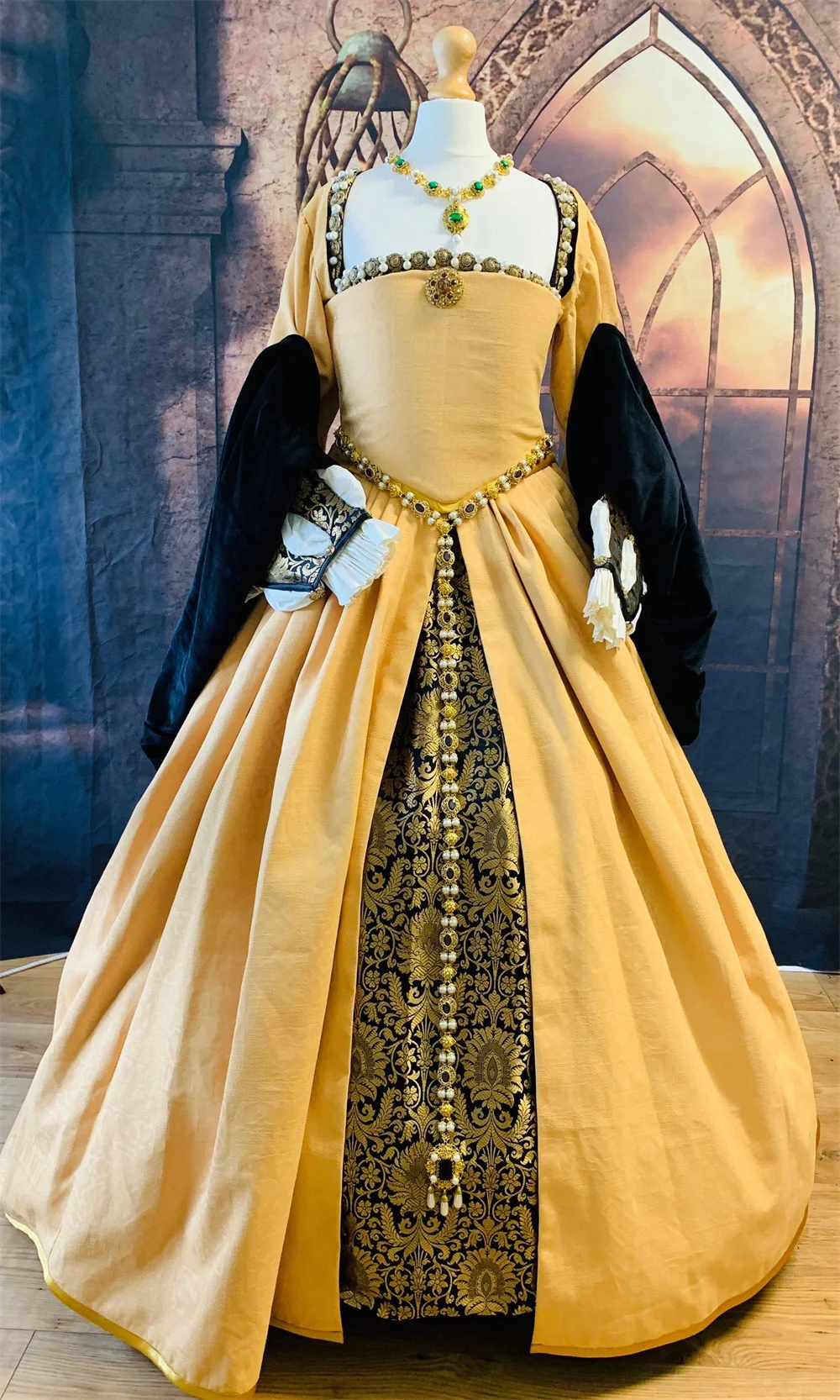 Queen Anne Boleyn Style Yellow Dress Renaissance Faire Dress Tudor Periodo Dress Medievale Tudor Court Costume Cosplay Ball Gown