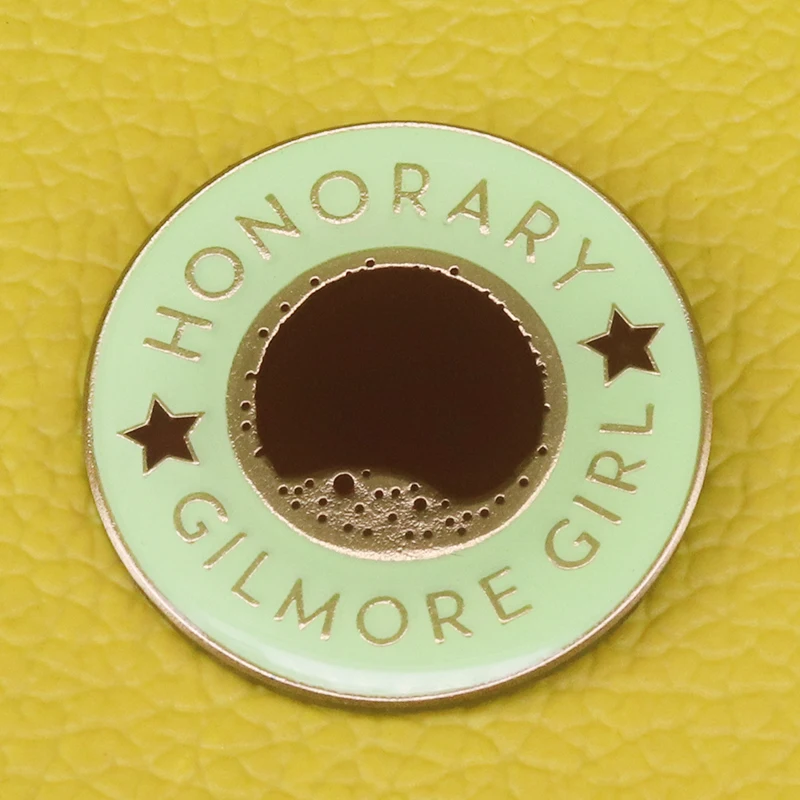 Gilmore Girl Spilla Lorelai Ruby Coffee Lover Badge Flair Accessorio Onorary
