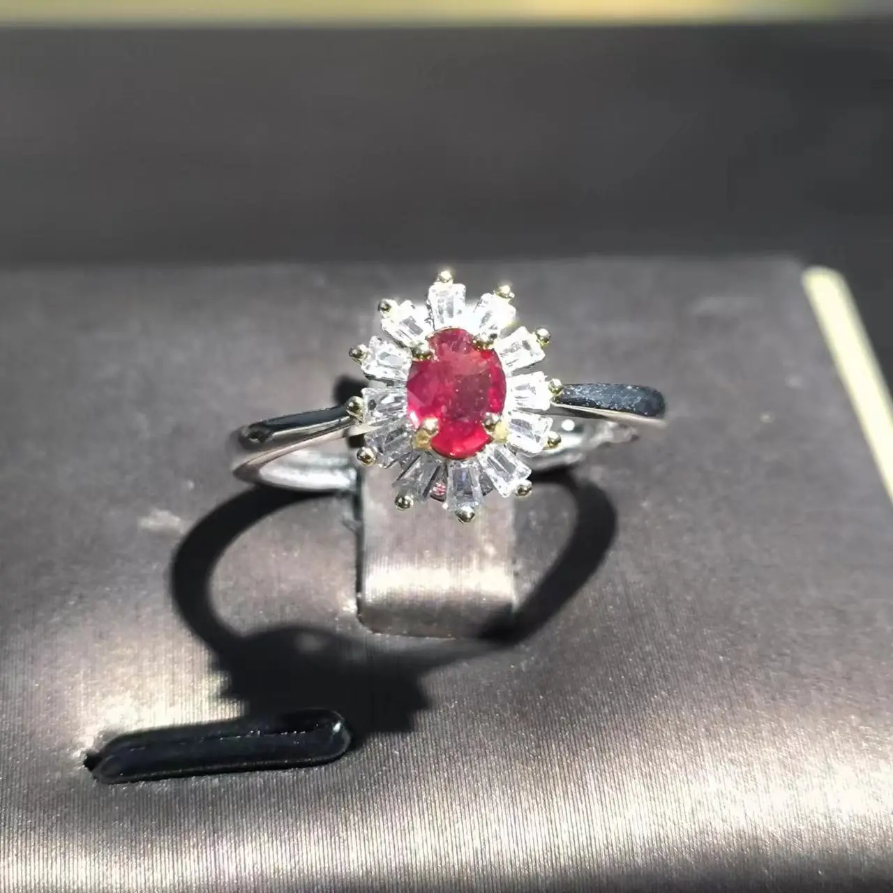 1Pcs/Lot Natural Ruby ​​Ring Gold And Silver Color Separation S925 Sterling Silver With Diamonds Ladies Jewelry Red Chic Taki