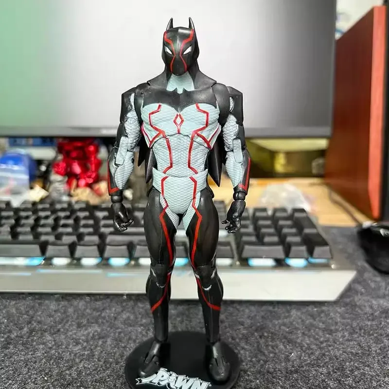 Autentico Macfarlane Dc Earth Last Knight Omega Batman Action Figure Collection Model Ornament