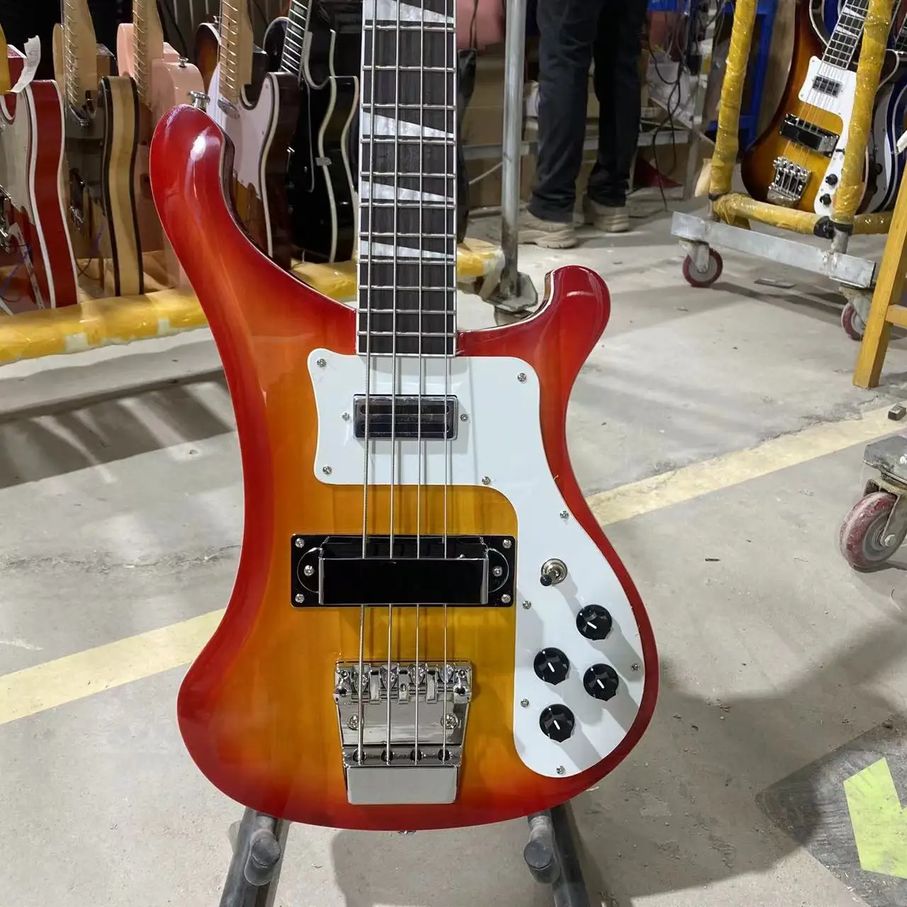 Rickenbacker 4003 Chitarra Elettrica, Basso, Corpo In Tiglio, Colore Cherry Sunburst, Tastiera In Palissandro, Muslimah, Spedizione Gratuita