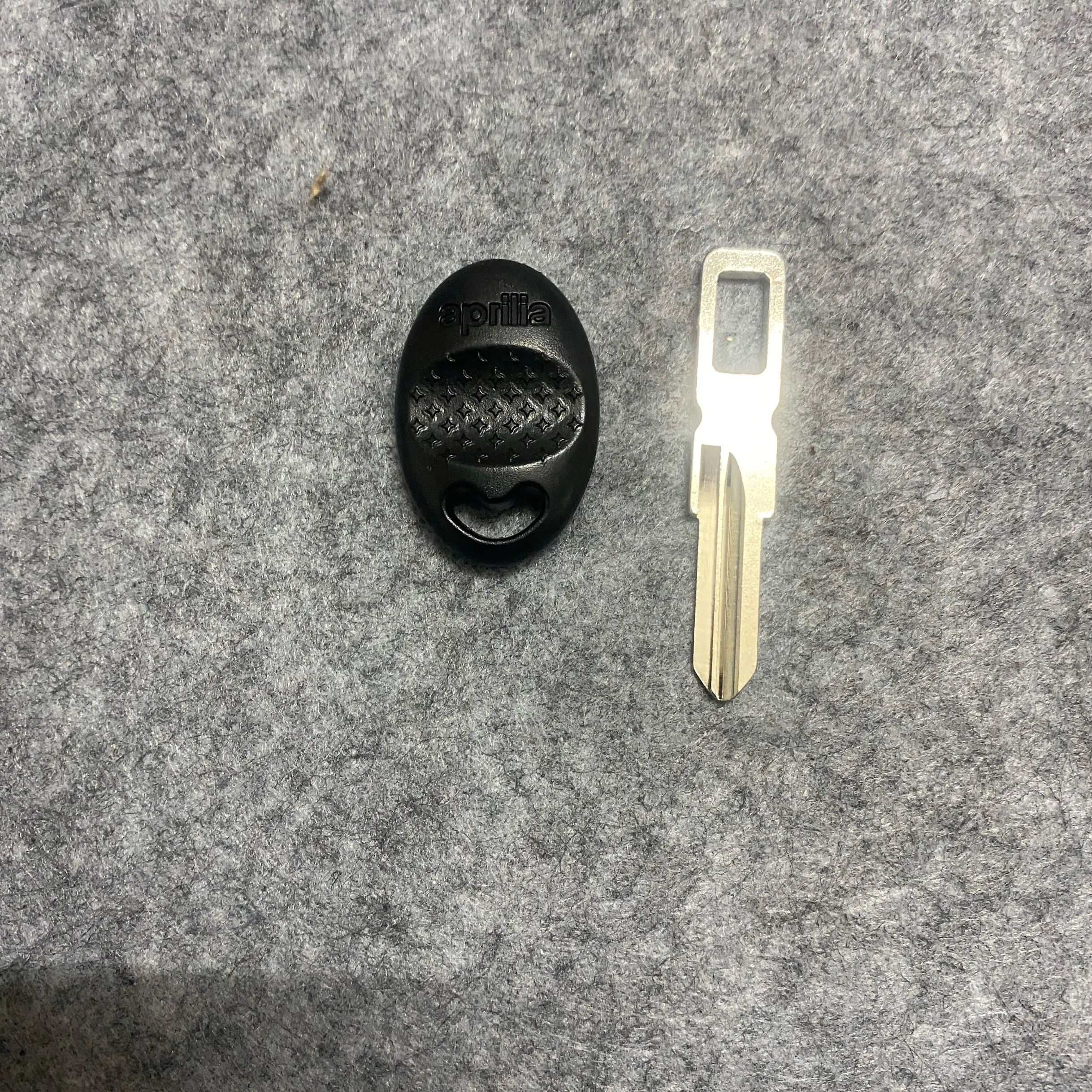 Whatskey Motorcycle Uncut Blade Key For Aprilia Rsv1000 Triumph 650 Rsv 1000 Sl750