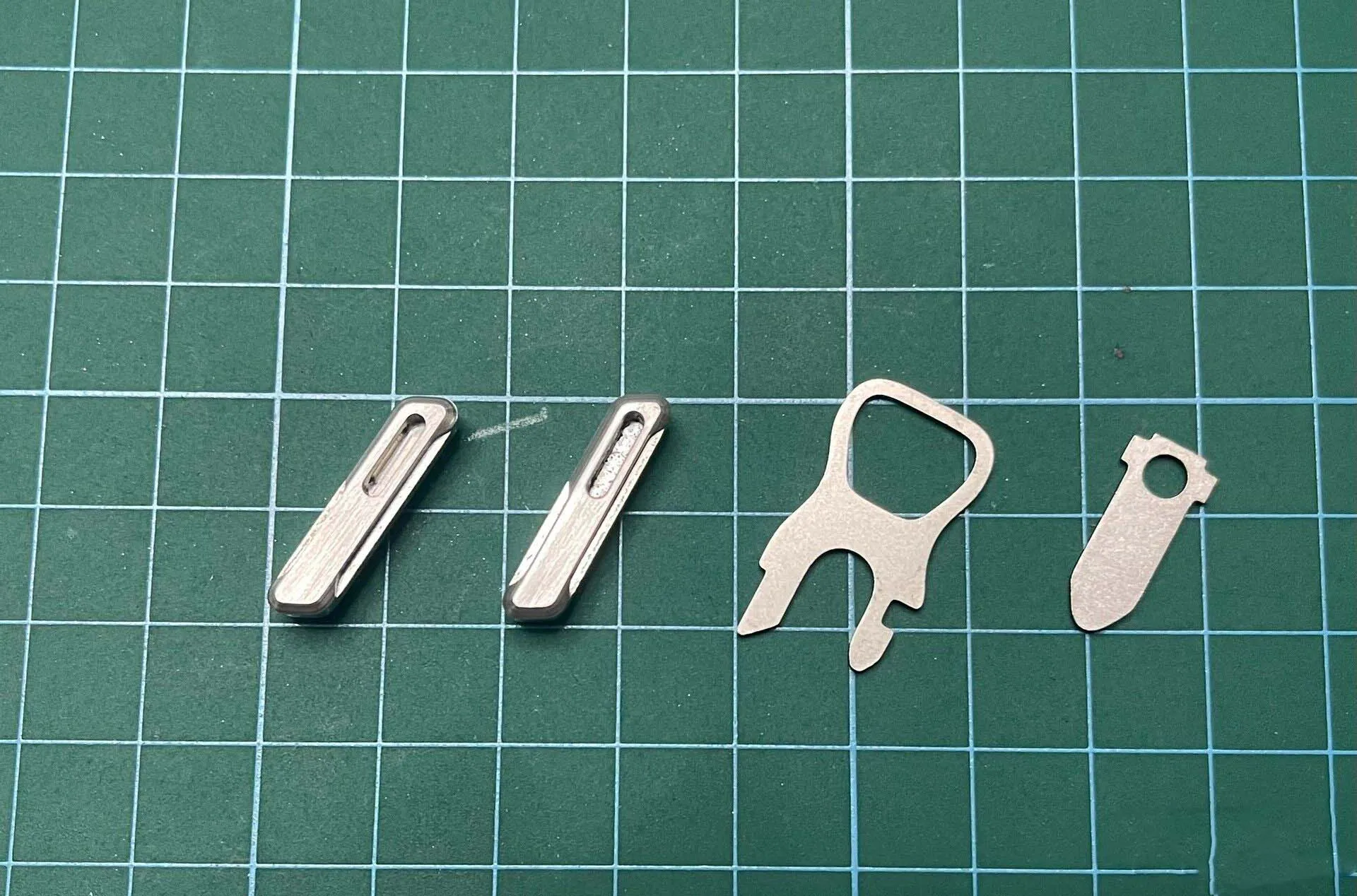 2 Pezzi In Acciaio Inox Thumb Grip Tab Blade Push Button Saw Pulsante Per Leatherman Surge Knife Blade And Saw