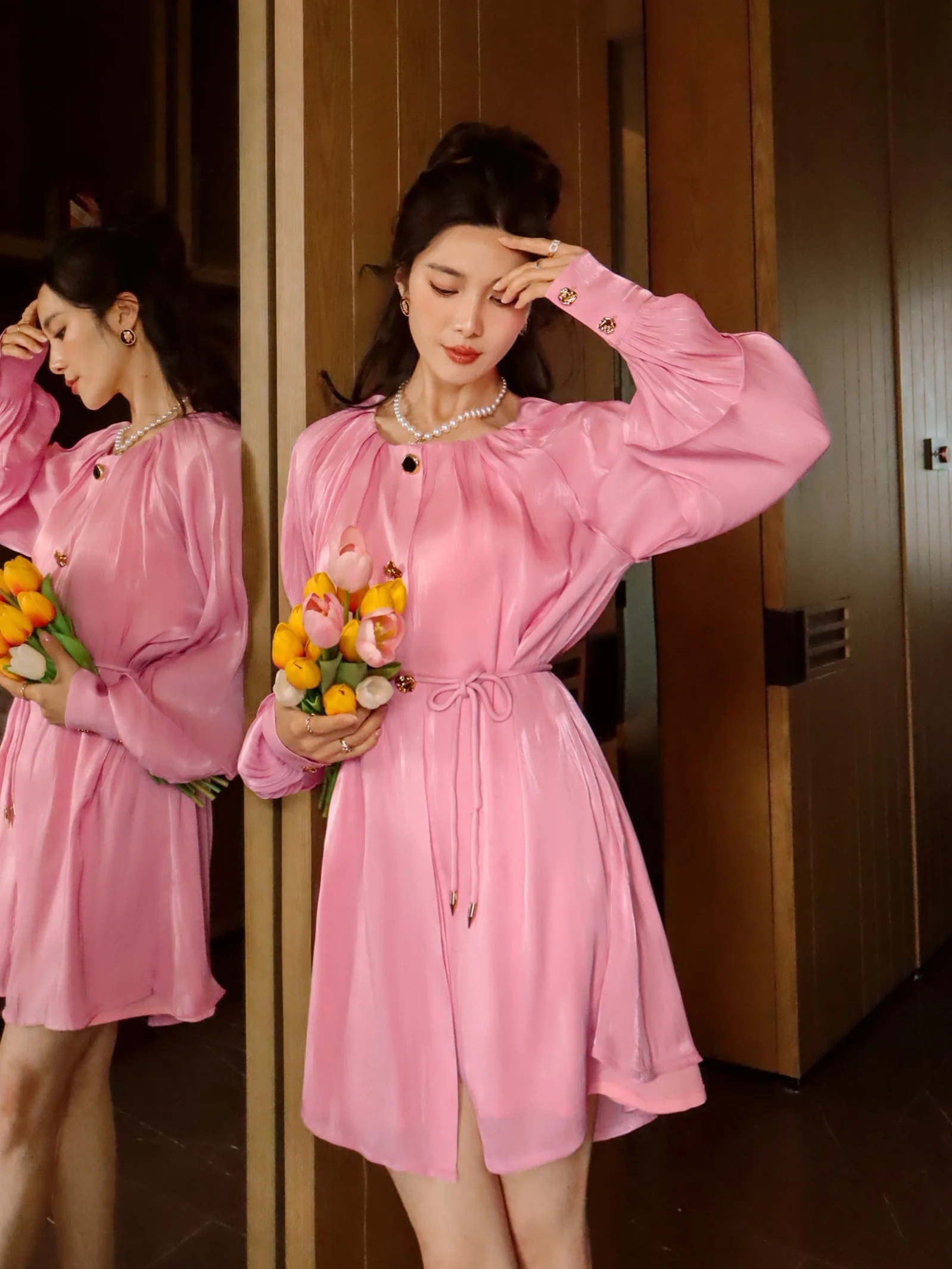 Light Luxury Island Piega Rosa Girocollo Design Feel Button Lantern Sleeves Allentato Francese A-Line Lace Up Dress Per Le Donne