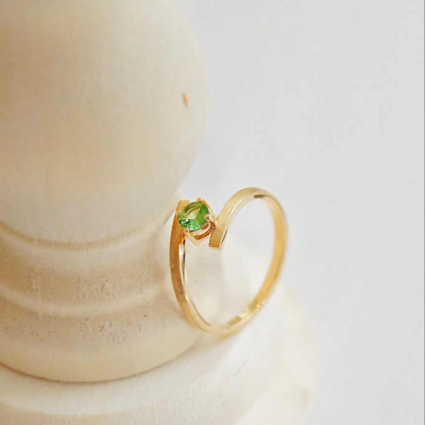 Madalena Sarara Anello Da Donna In Oro Giallo 18 Carati Verde Tsavorite Stone Pave Setting Drawling Line Processing