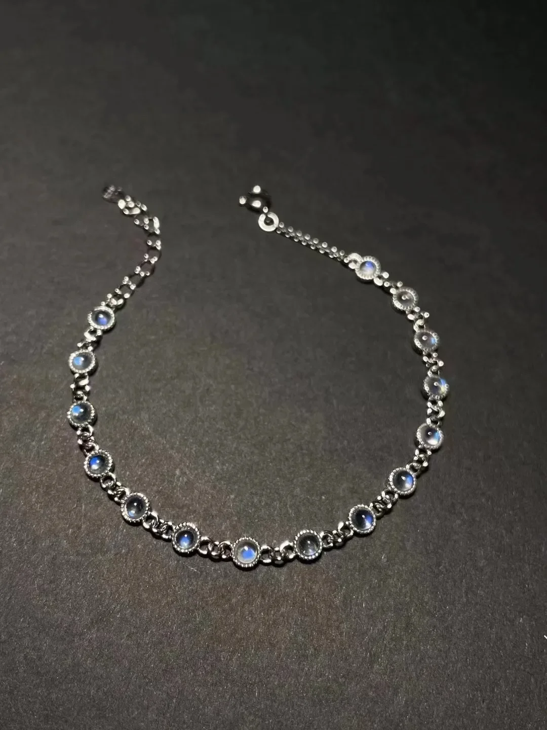 Nuovo Braccialetto Rotondo Di Fascino Di Pietra Di Luna Indiana Naturale Dell'Argento Sterlina S925 Di Vendita Caldo Senza Ottimizzazione Pietra Princ