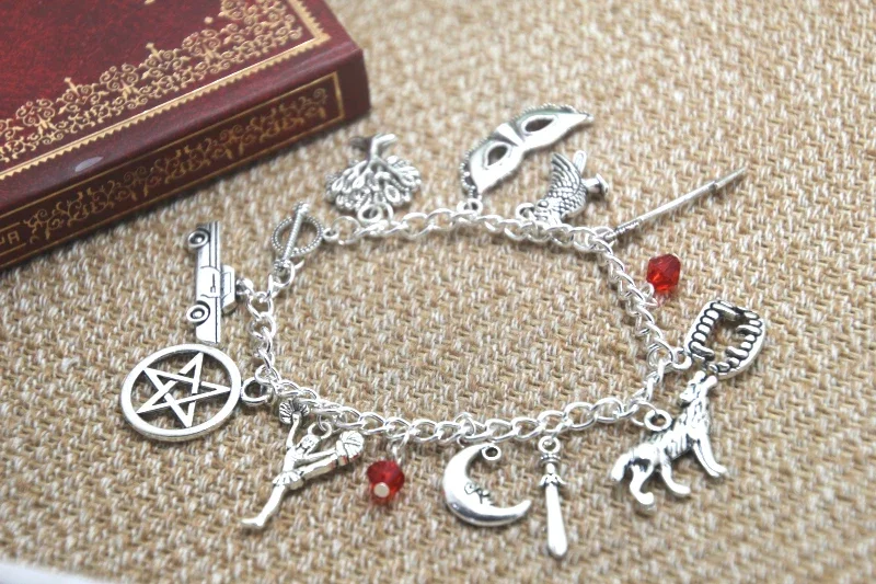 12 Pezzi The Vampire Diaries Inspired Bracciale Tree Mask Raven Arrow Teeth Magic Charm