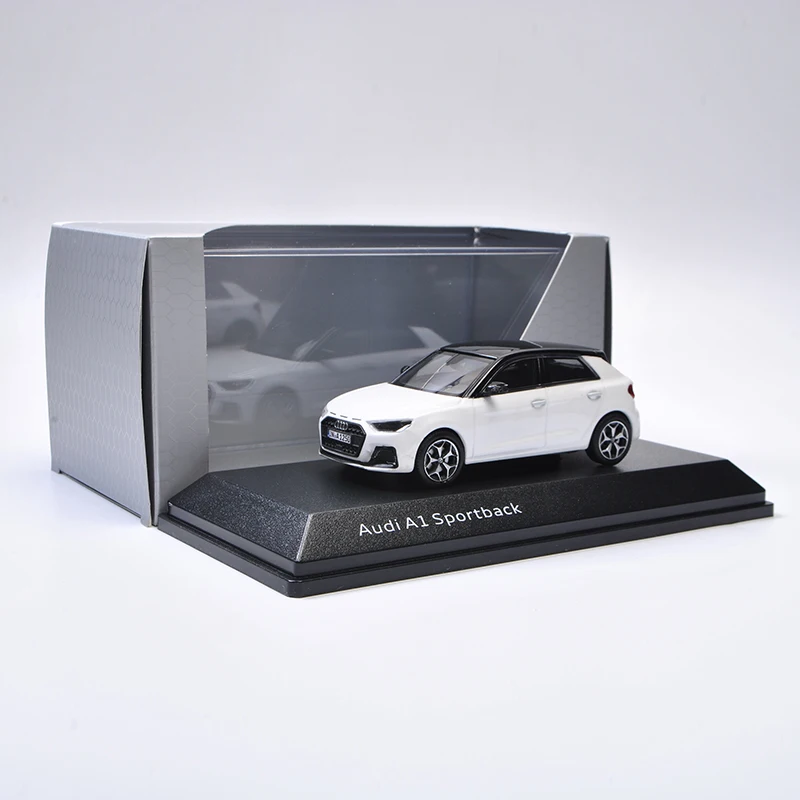 1:43 Audi A1 Station Wagon Audi Q5 Model Car Lega Di Metallo Toy Car Per Bambini Regali Collezione Display Box