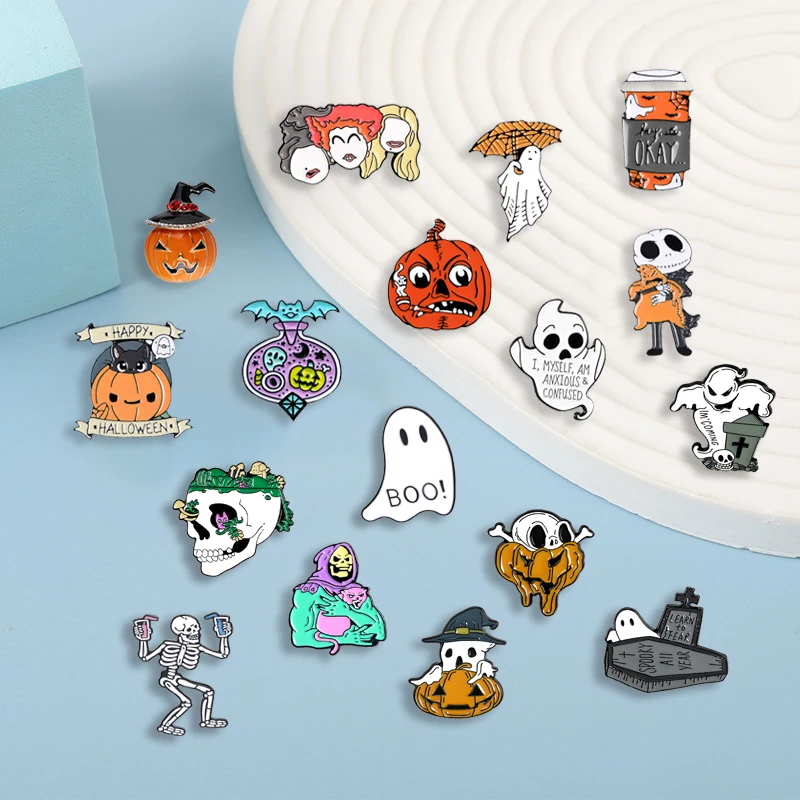 Halloween Pumpkin Ghost Spilla Smaltata In Metallo Cute Cat Broom Moon Witch Coffee Cup Badge Pin Fun Trendy Costume Jewelry Gift Buds