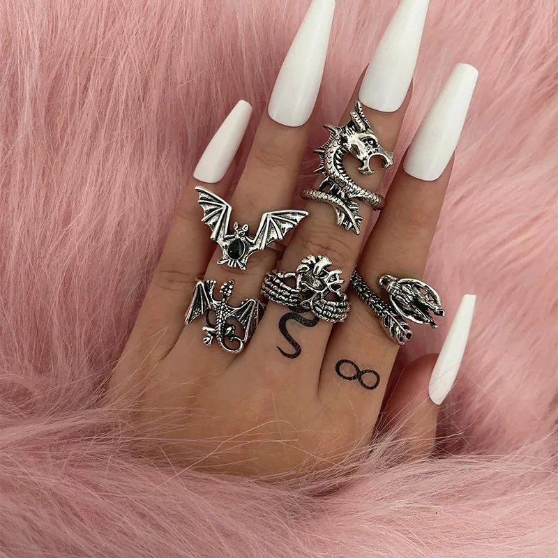 5Pcs Vintage Hip Hop Punk Dragon Snake Butterfly Bat Skull Retro Knuckle Joint Rings Donna Gothic Finger Ring Set Gioielli Animali