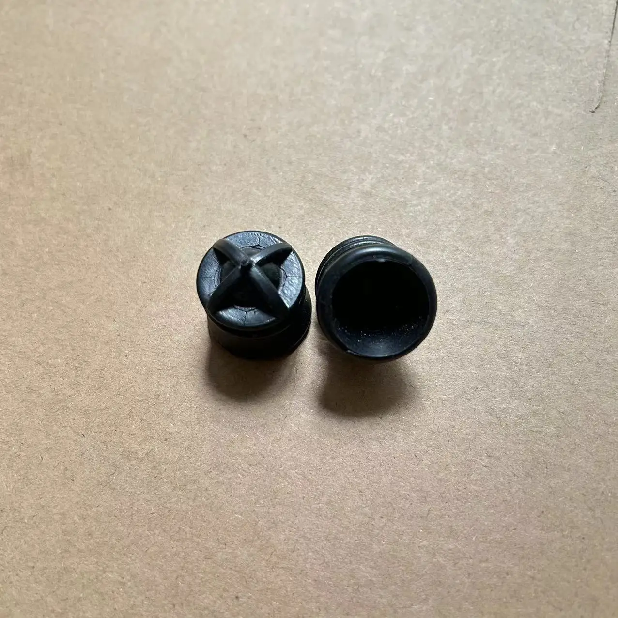 2Pcs Engine Rubber Pier Rubber Pier Rubber Cover Buckle For Jeep Compass Patriot Chrysler Sebring Dodge Caliber