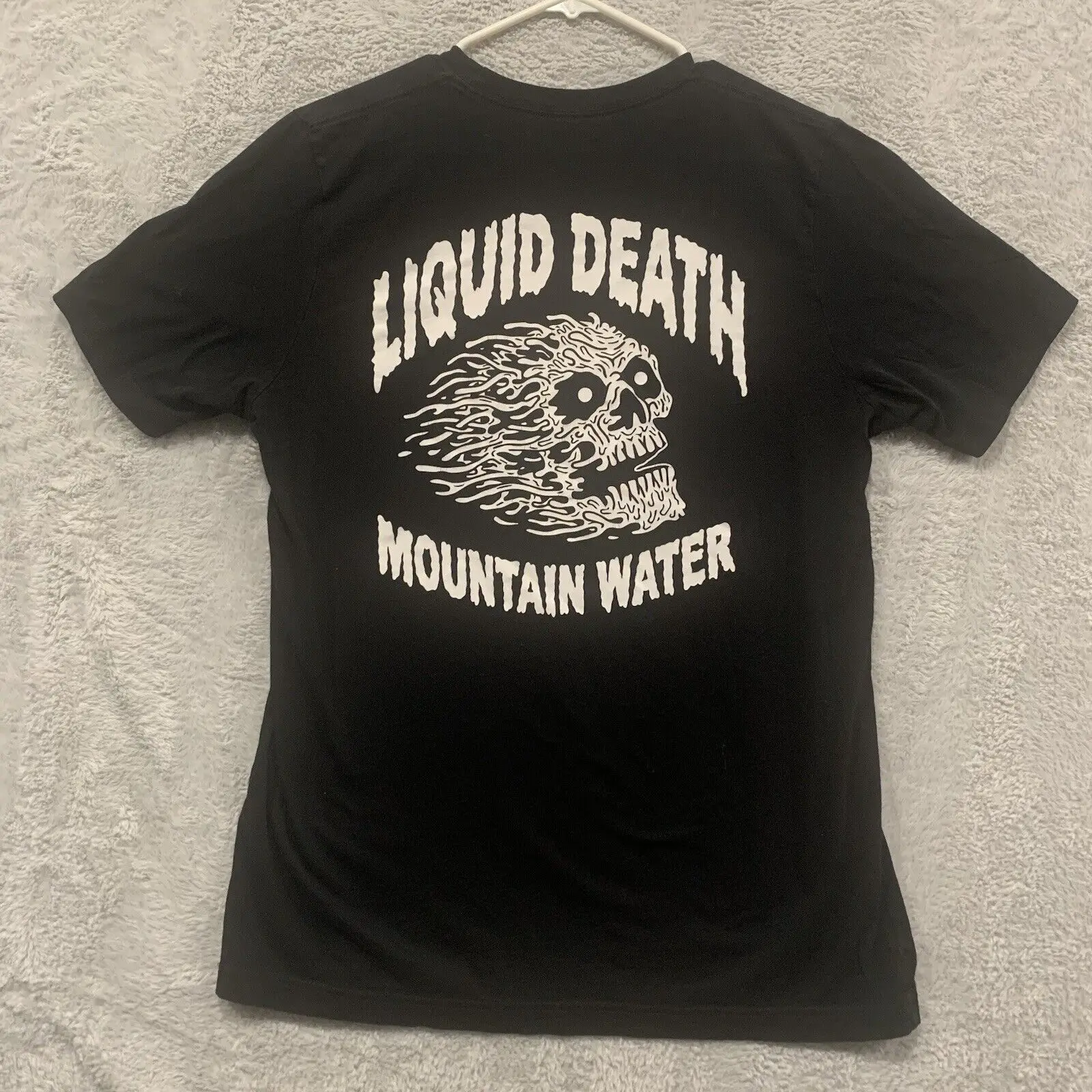 Liquid Death Mountain Water T-Shirt Uomo Large Skull Logo Manica Corta Nera
