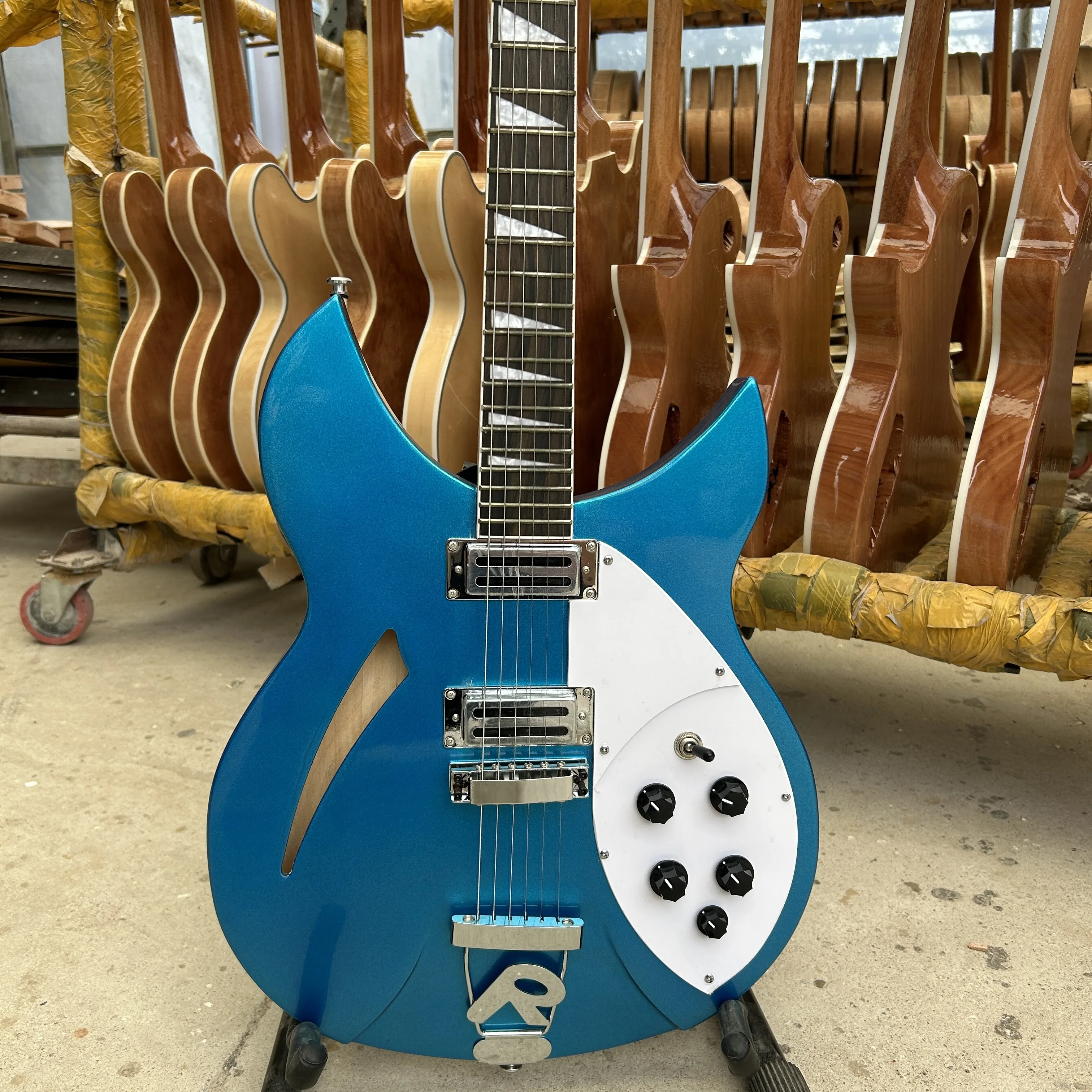 Chitarra Elettrica Rickenbacker 330, Colore Blu Metallizzato, Corpo In Maplewood, Tastiera In Palissandro, Ponte Posteriore R, Nave Libera