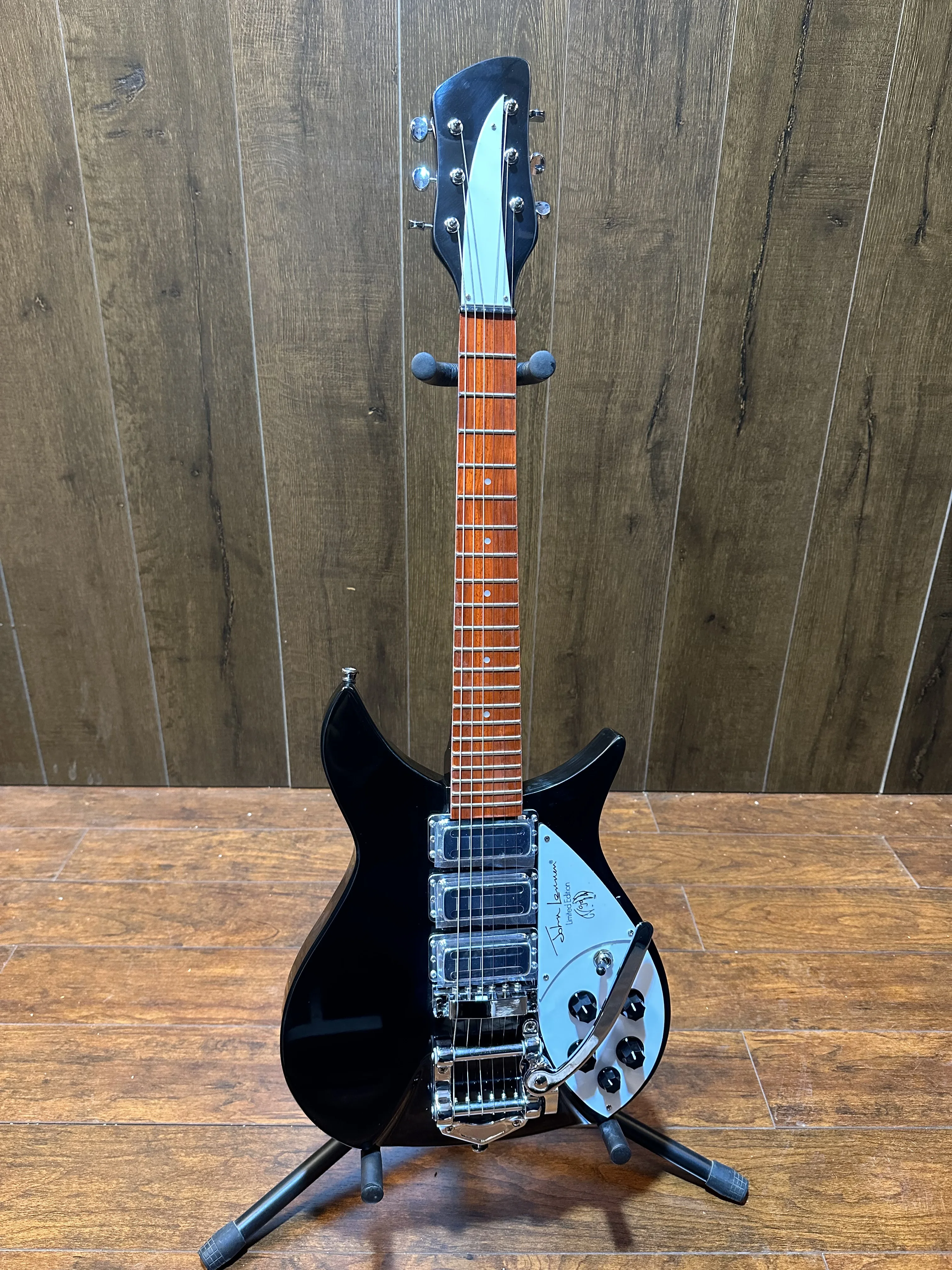 Chitarra Elettrica Rickenbacker 325 Con Ponte Del Sistema Tremolos Colore Nero Guitarra Di Alta Qualità