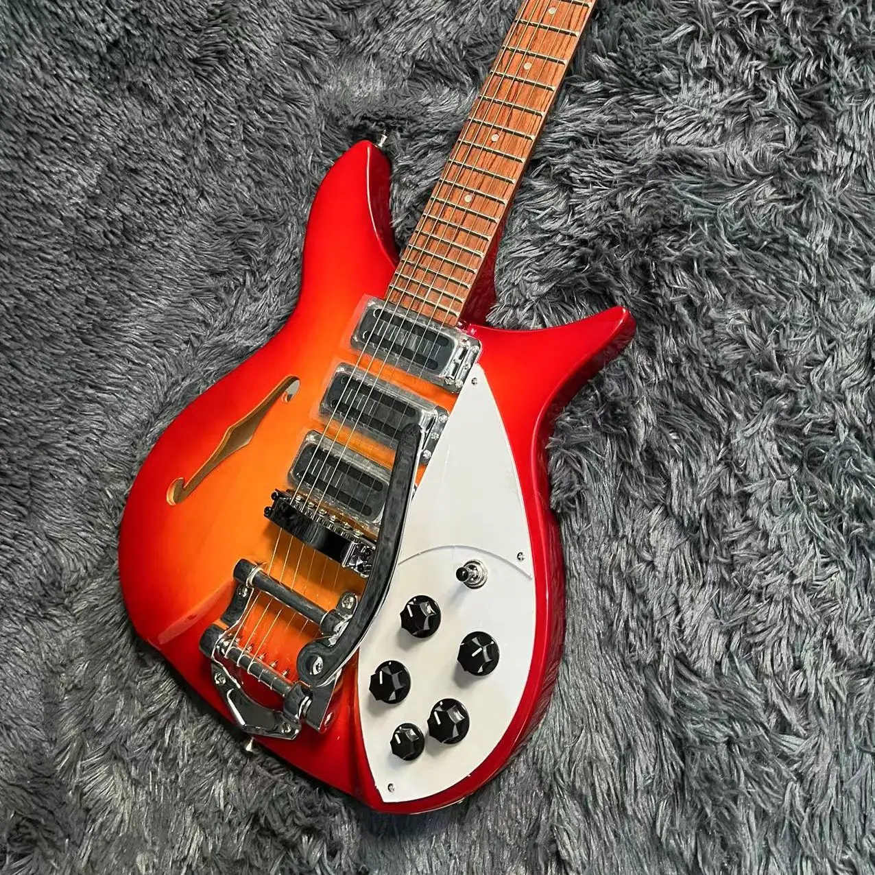 Chitarra Elettrica Rickenbacker 325, Colore Cherry Sunburst, Tastiera In Palissandro, Sistema Tremolo, John Forgety, Violador, Spedizione Gratuita