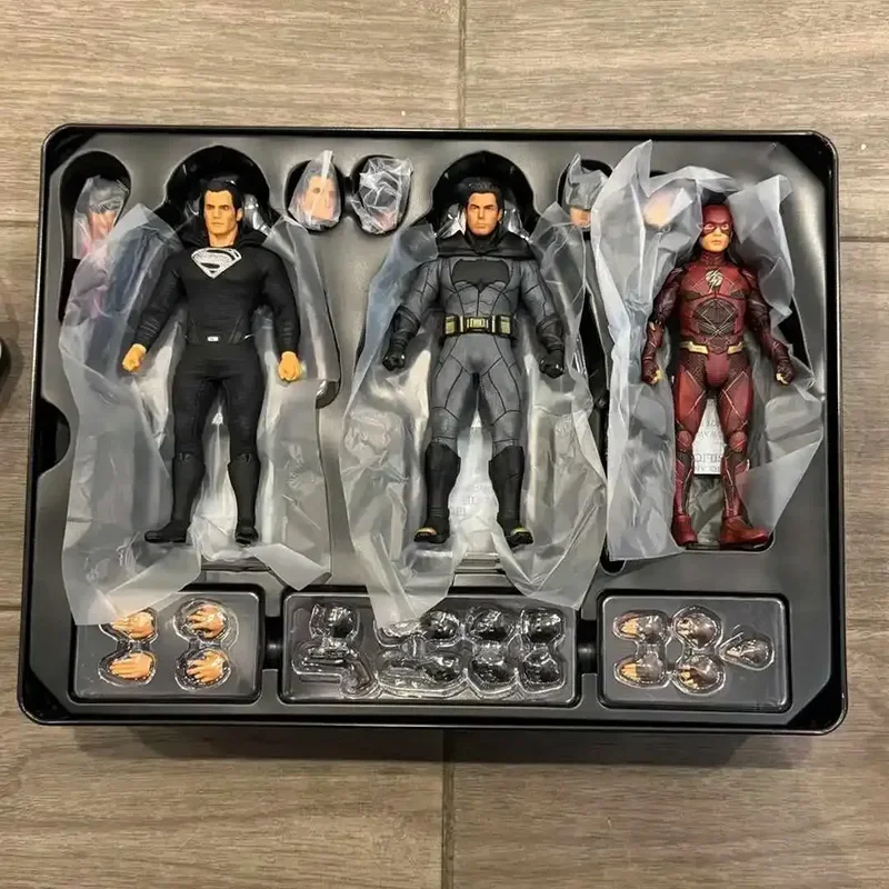 Genuine Mezco Justice League Superman Batman The Flash 3 Persone Suit Action Figure Statue Figurine Doll Gift Toy Action Figures