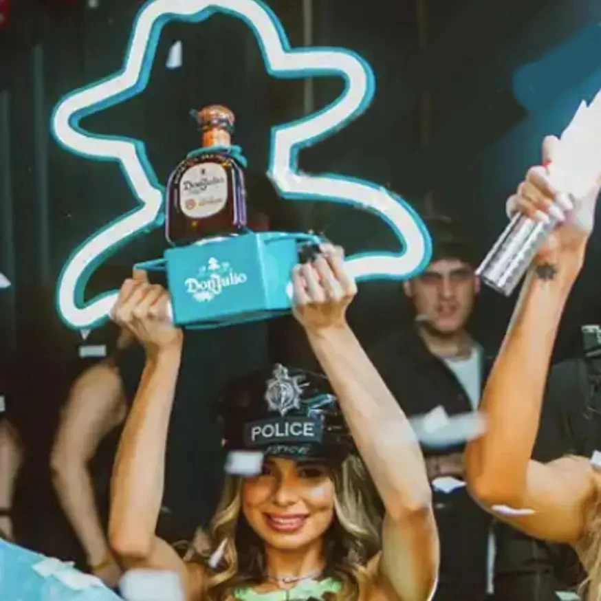 Nightclub Tequila Bottle Presenter Don Julio 1942 Blanco Don Julio Led Hat Bottles Glorifier Head Neon Sign Wine Display Stand