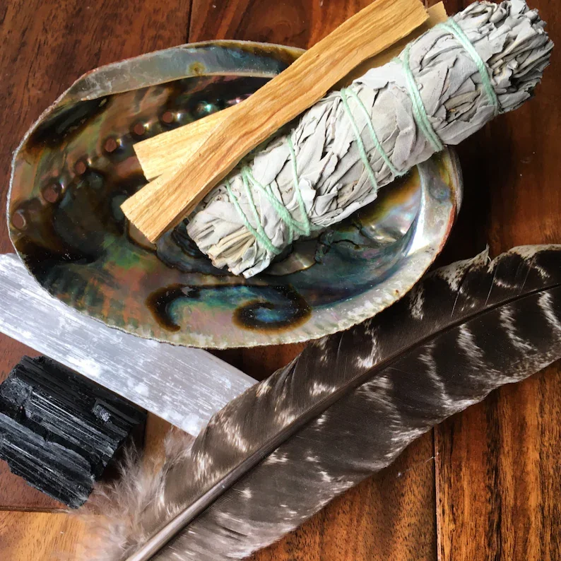 Kit Di Energia Detergente Palo Santo White Sage Stick Feather Raw Selenite Wand Black Tourmaline Abalone Shell Kit Per La Pulizia Del Fumo
