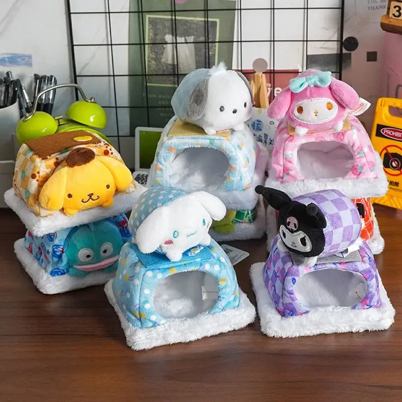Sanrio Cartoon Kuromi Cinnamon Dog Cute Scene Hut Kotatsu Table Cartoon Girly Heart Peluche Doll Doll Ornamento