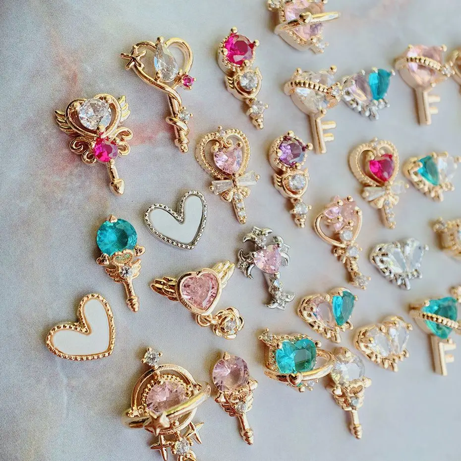 10 Pz/Lotto Kawaii Love Heart Pink Sailor Moon Nail Art Parts Zircone Crystal Manicure Nails Accessori Forniture Decorazioni Charms