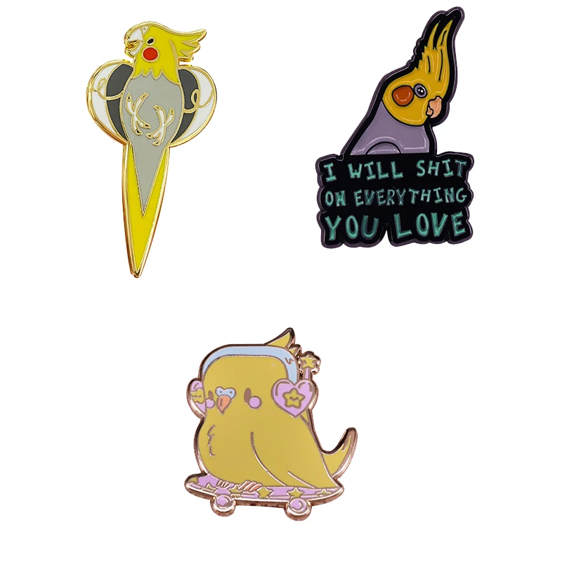 Skateboard Budgie/Coccole Cockatiel Divertente Spilla Esilarante Simpatici Uccelli Gialli Pet Pins Distintivo Pappagallo