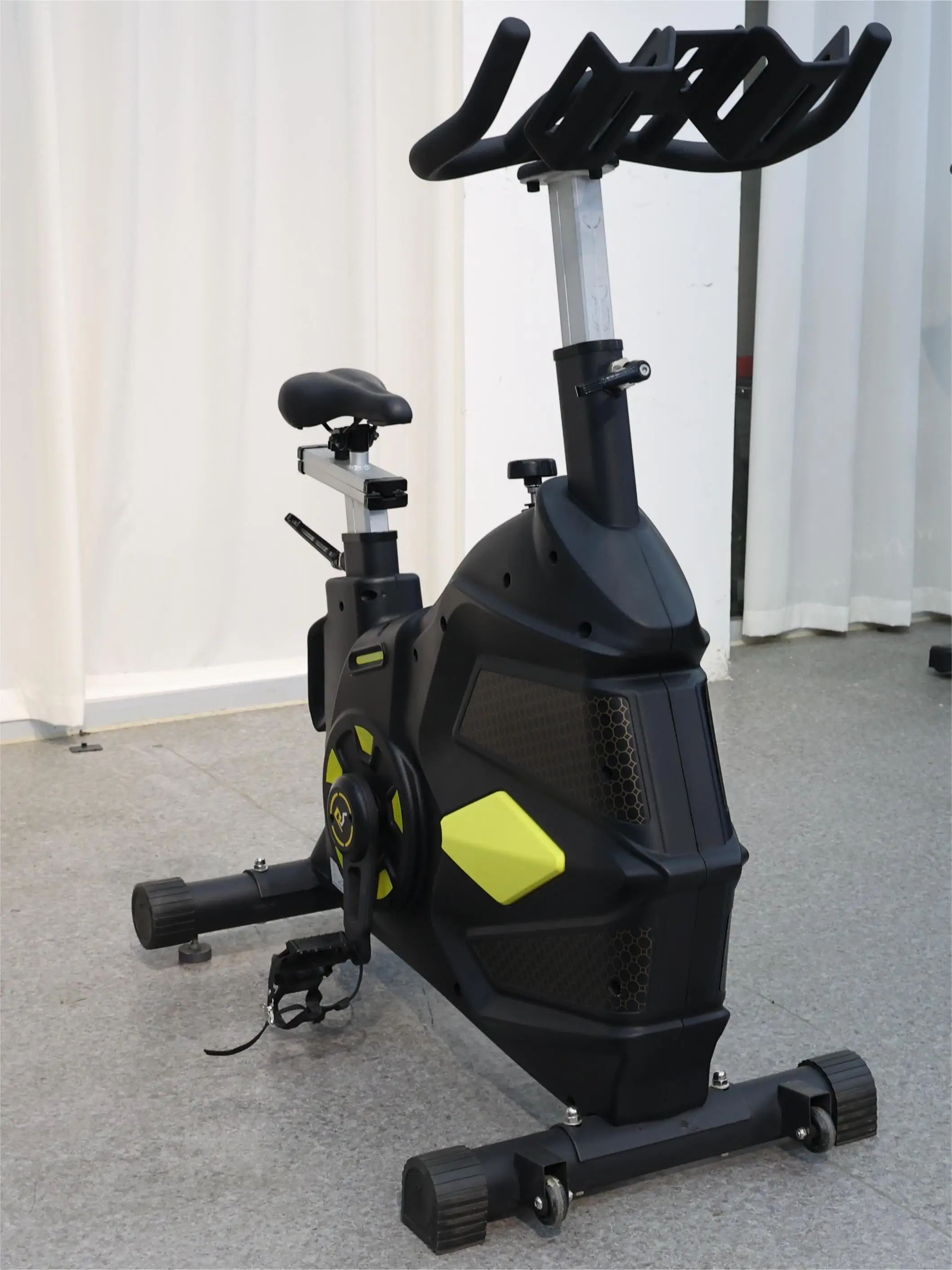 Spinning Bike Indoor Cheap Commercial Fitness Bike Fitness Cyclette Attrezzature Sportive Indoor Attrezzature Da Palestra Spinning Bike