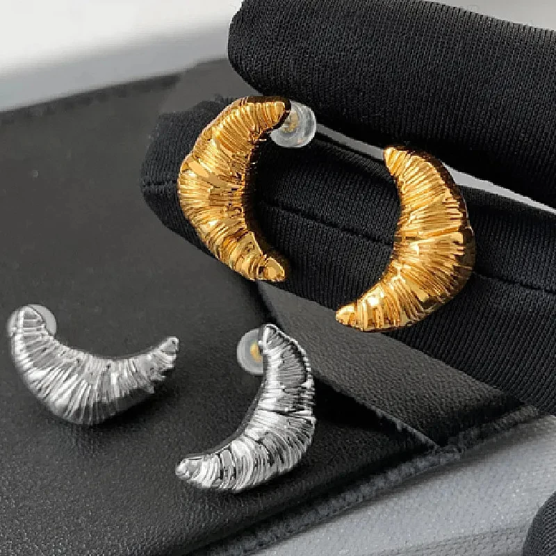 2023 New Fever Croissant Orecchini Per Le Donne Ragazze Design Divertente Metal Moon Chic Fashion Jewelry Gifts
