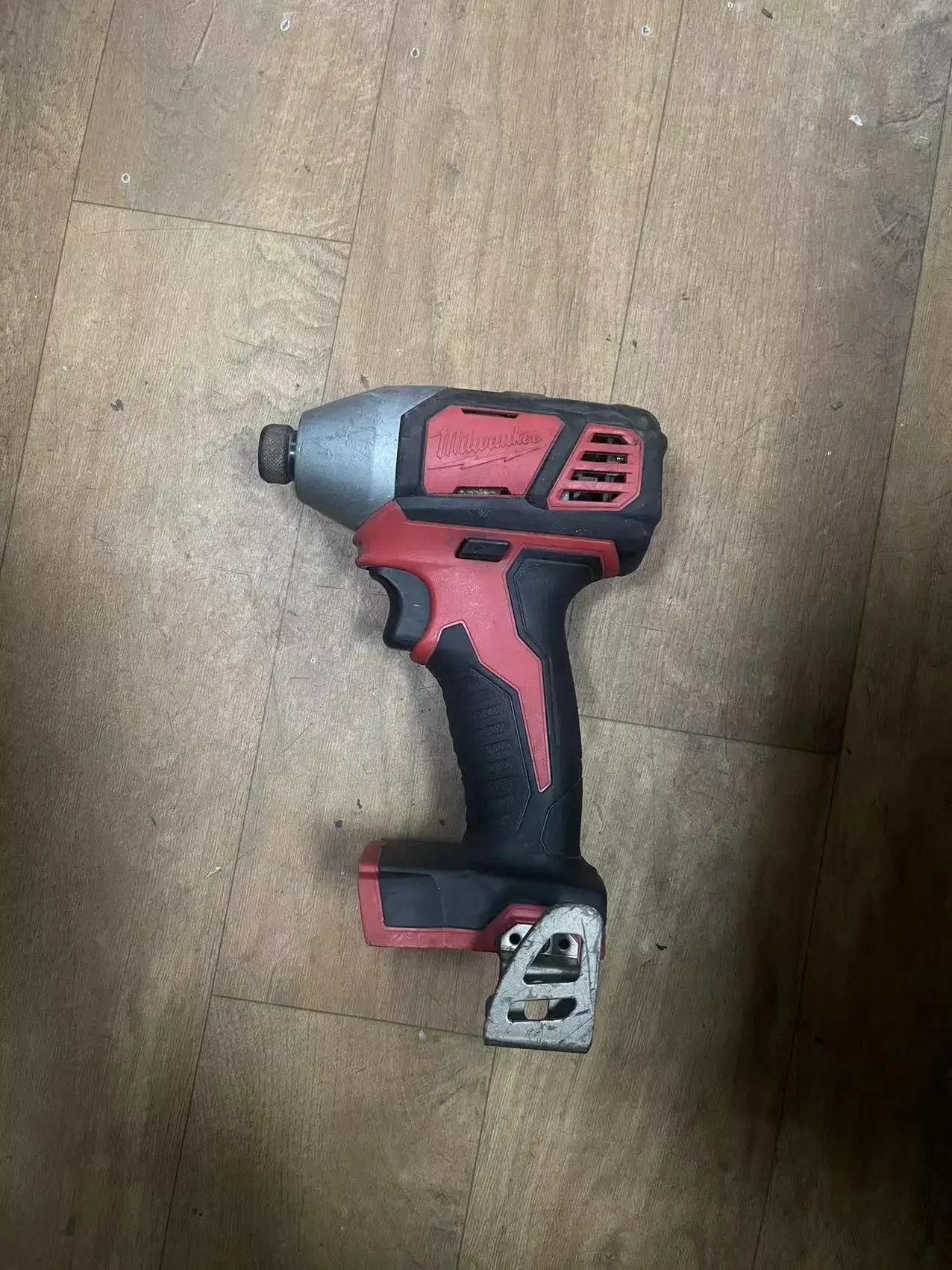 Usato Milwaukee 2656-20 M18 1/4 "Esagonale Impact Driver Strumento Nudo. Di Seconda Mano