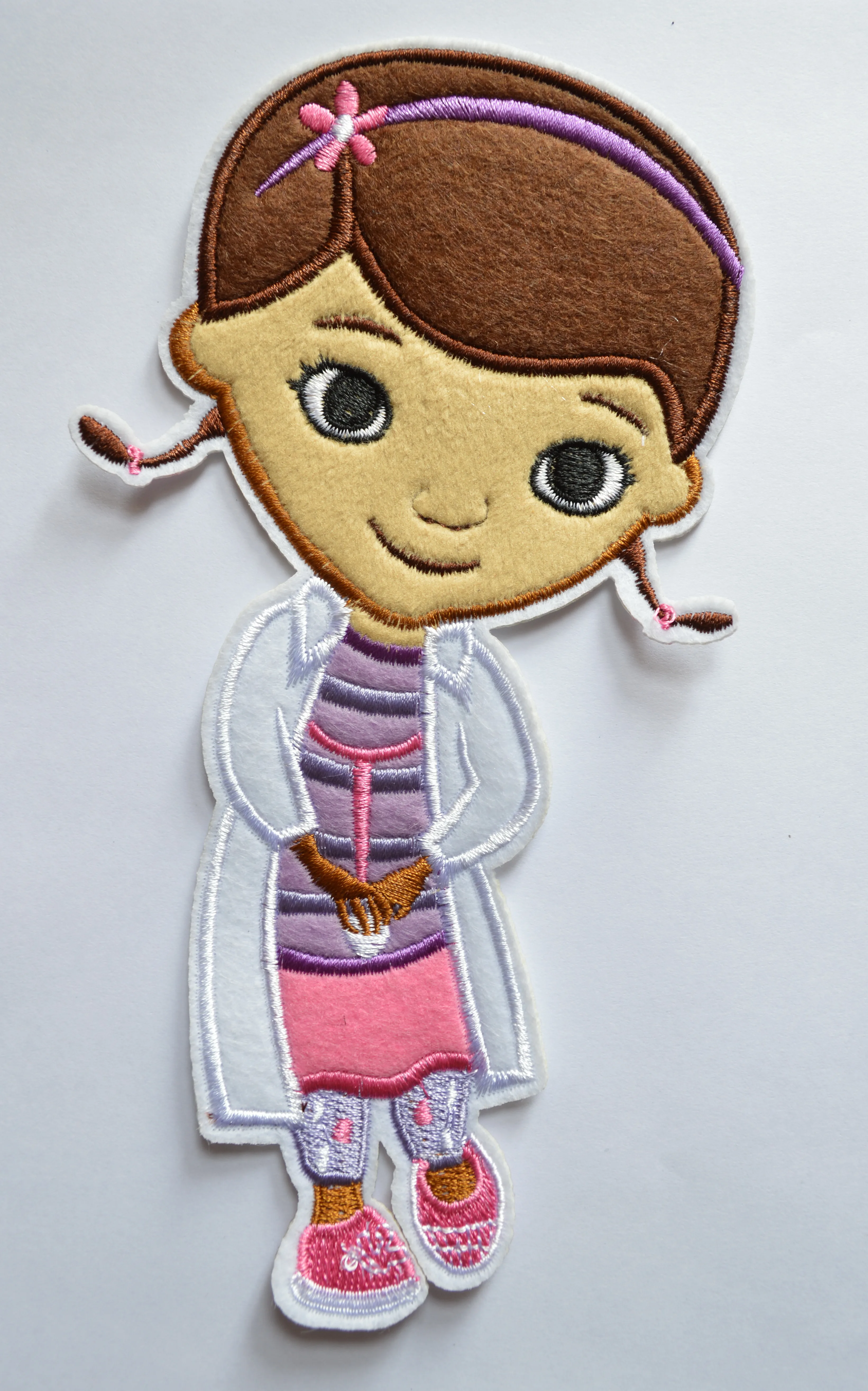 1X Big 6.9 Pollici ~ Lovely Doc Doctor Mcstuffins Medical White Dress Iron On Patch (Etb 17.5*9.5 Cm)