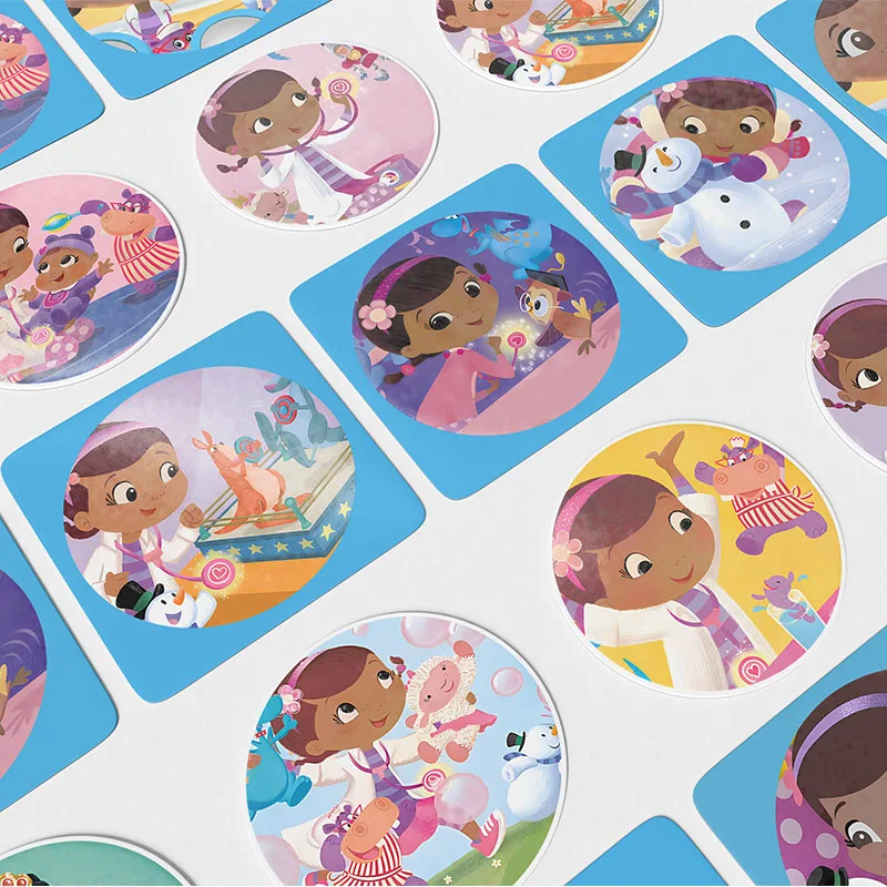 Disney Doc Mcstuffins Adesivi Rotondi Impermeabile Cartoon Laptop Bagagli Skateboard Cup Regali Bag Wraps Decor Stickers Etichette