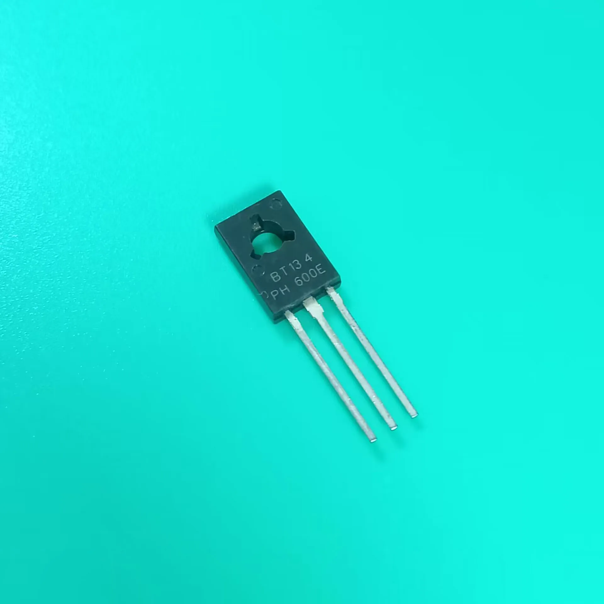 20 Pz/Lotto Bt134-600E To-126 Bt134 600E Triac 600V 4A(Rms) 27A 3 Pin Sip Bt134-600 E B T134-600E Bt 134-600E Bt134600E Bt134-600