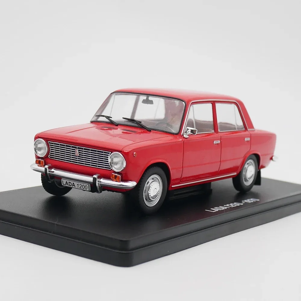 Diecast Ixo 1:24 Scale Lada 1200 1970 Lada Car Toy Model Nostalgic Classic Car Antique Car Alloy Model Regalo Giocattolo Da Collezione