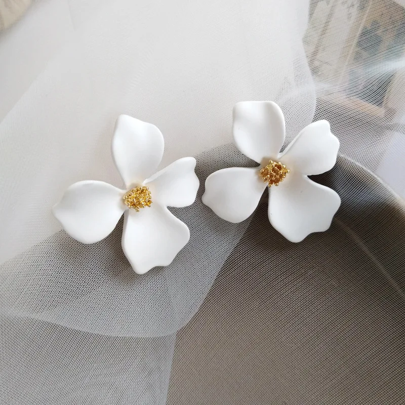 Orecchini Di Fiori Bianchi Di Nuova Moda Per Le Donne Party Elegant Spray Painted Blooming Gardenia Stud Orecchini Petalo Jewelry Girl Gift