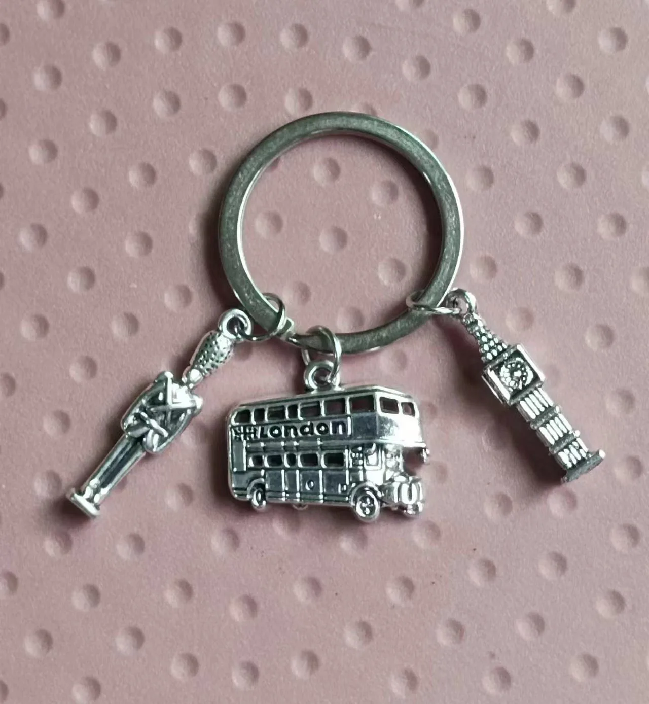 1 Portachiavi Londra Big Ben Portachiavi London Bus Charm E Un Regalo Per I Viaggiatori Della Guardia Britannica