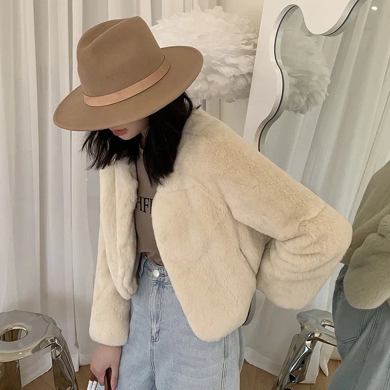 2023 Cappotti Da Donna Di Alta Qualità Invernale Import Rex Rabbit Fur Short Casual Warm Solid Scollo A V Beige Full Pelt Jacket Femminile