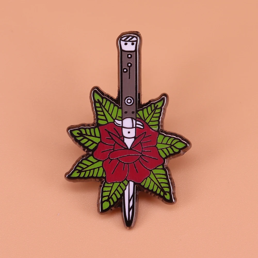 Spilla Rosa E Spada Spilla Delicata Ma Deadly Flower Blade Badge Bittersweet Art Jewelry Regalo Per Le Sue Camicie Da Donna Accesso Alla Giacca