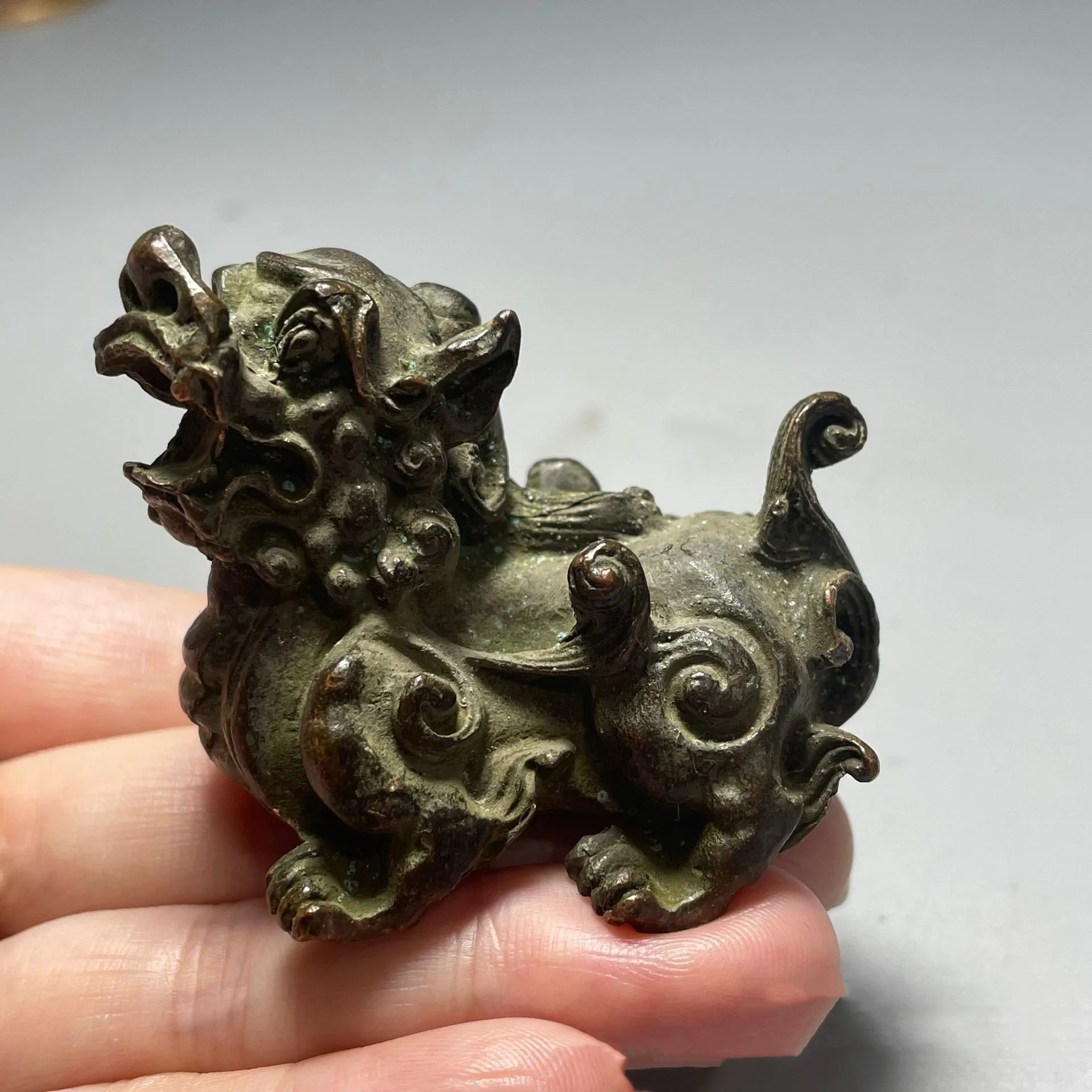 Ottone Cinese Intagliato Kylin Pi Xiu Statua Netsuke Decorazione Scrivania Regalo