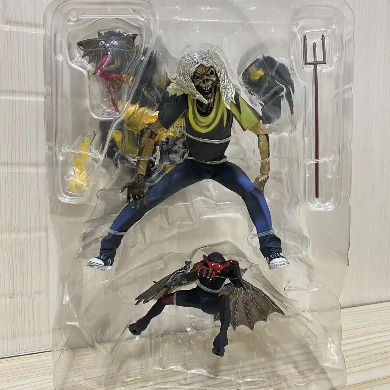 Nuovo In Magazzino 7 ''Neca 33690 Figure Iron Maiden Figures Numero Della Bestia 40Th Pvc Action Figurine Model Collection Toys Gift